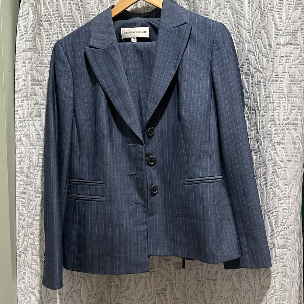 Women pant suit